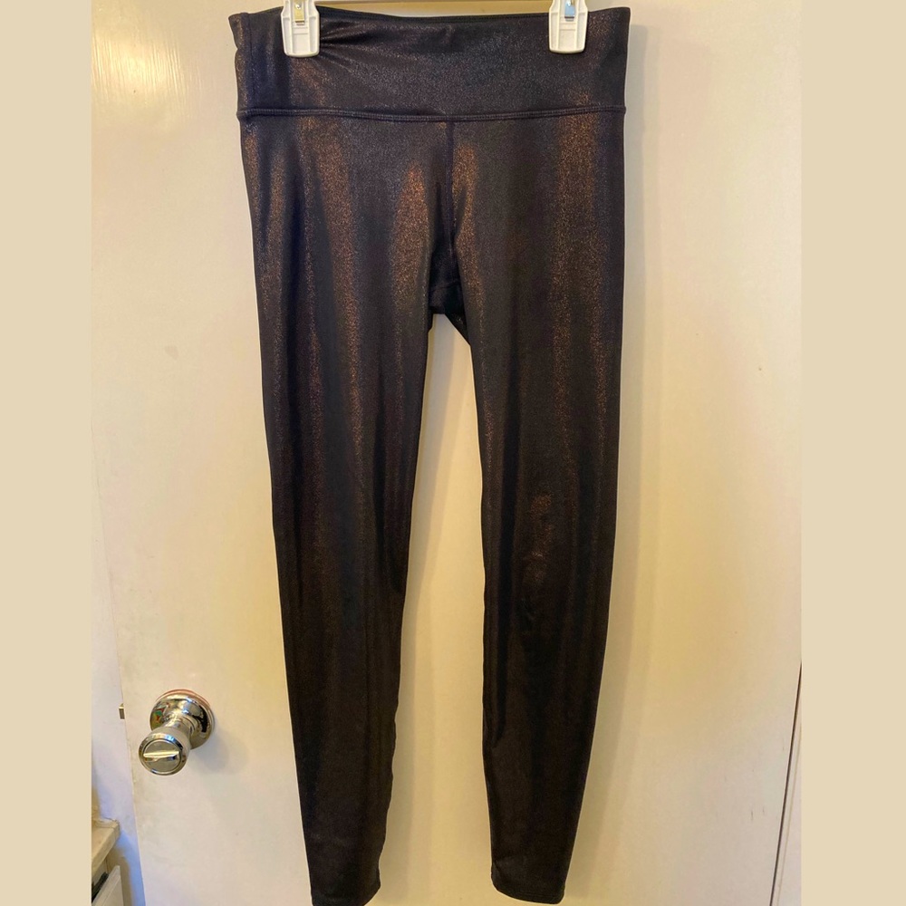 Shiny dark blue leggings.